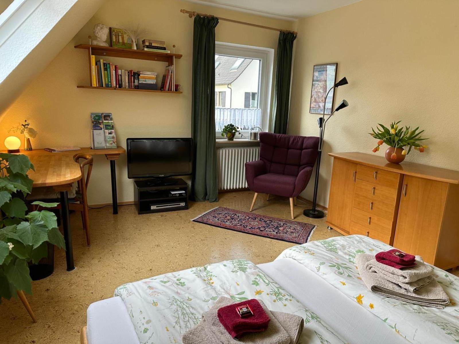 Terrassenwohnung นอยชตัดท์ อัน แดร์ ไวน์ชตราเซอ ภายนอก รูปภาพ